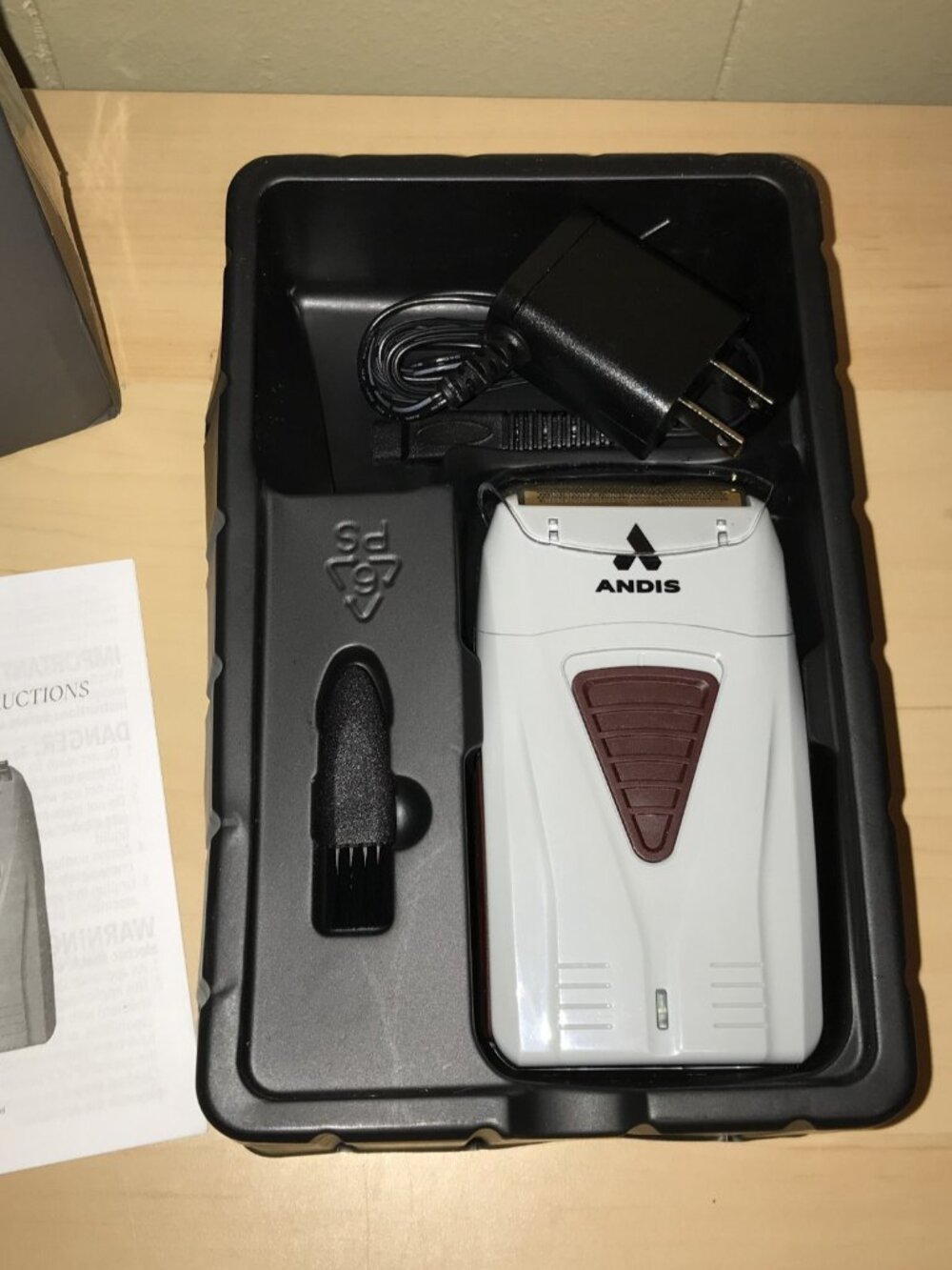 Andis Pro Foil Lithium Titanium Cordless Foil Shaver (TS-1 -17235) - Gray - Picture 3 of 7